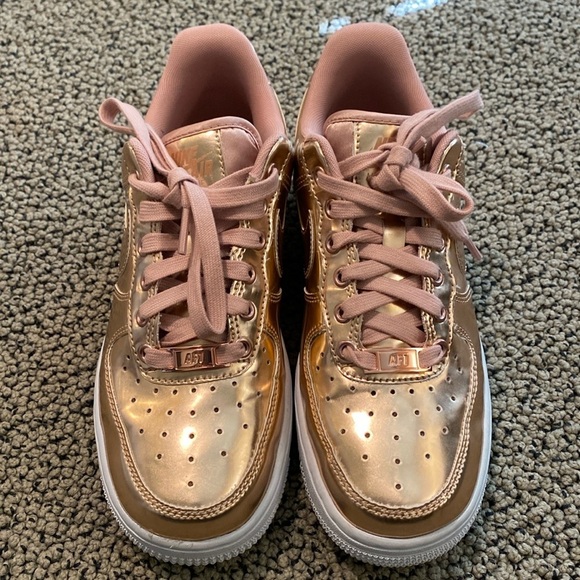 Nike Rose Gold Metallic Air Force 1 Sneakers Size 6 Like New - Picture 1 of 7